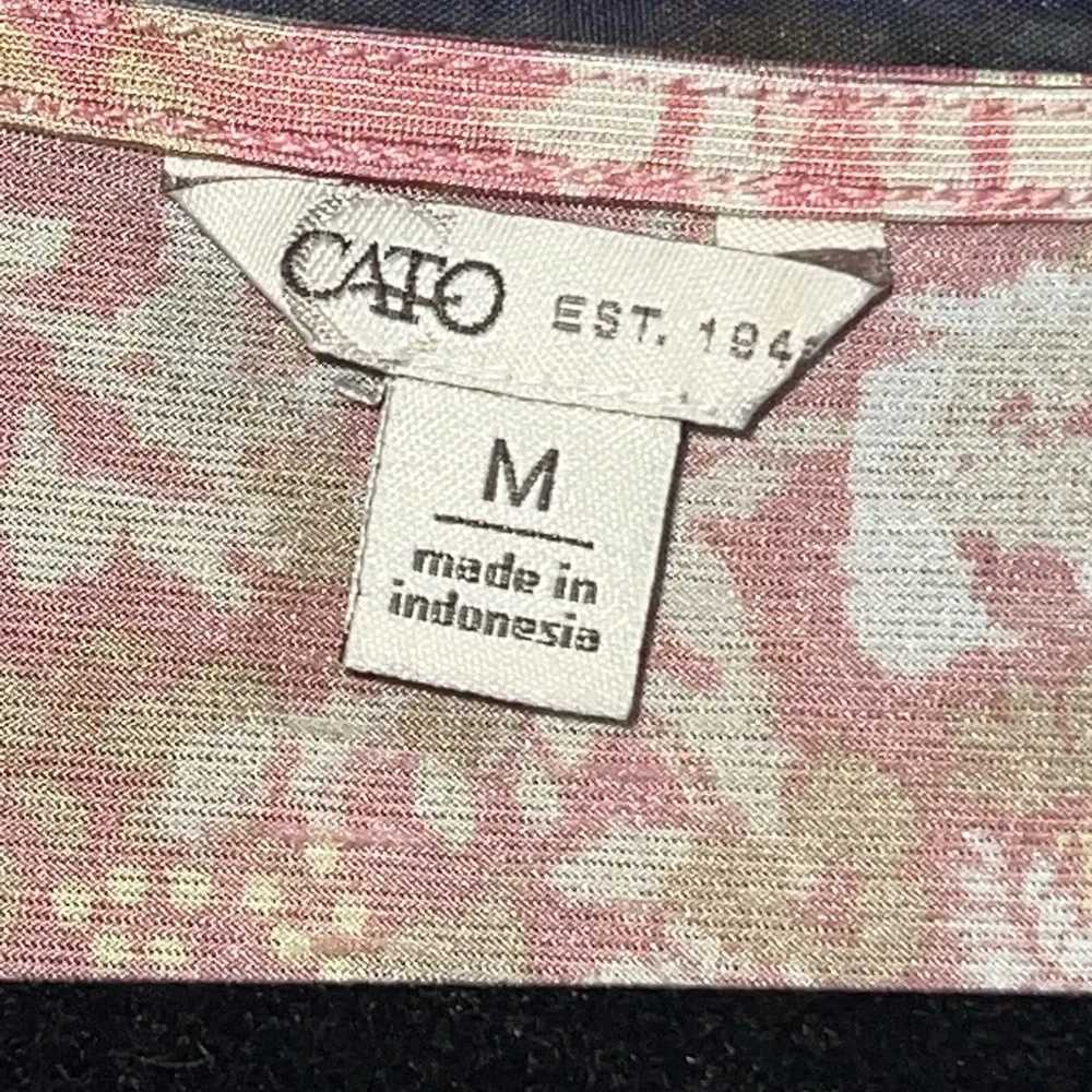 Puff Sleeve Popover Blouse Size Medium Pink Ditsy Floral Easy Care by Cato - Picture 3 of 4